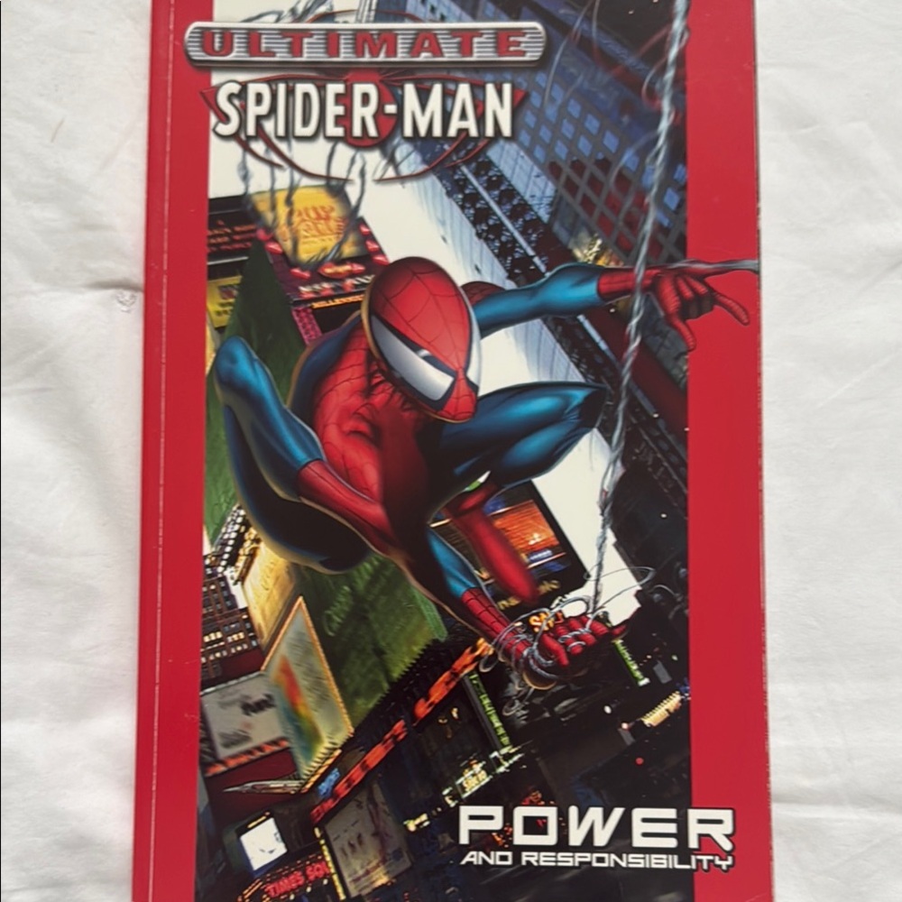 Marvel Ultimate Spider-Man Comic - Red and Blue Cover